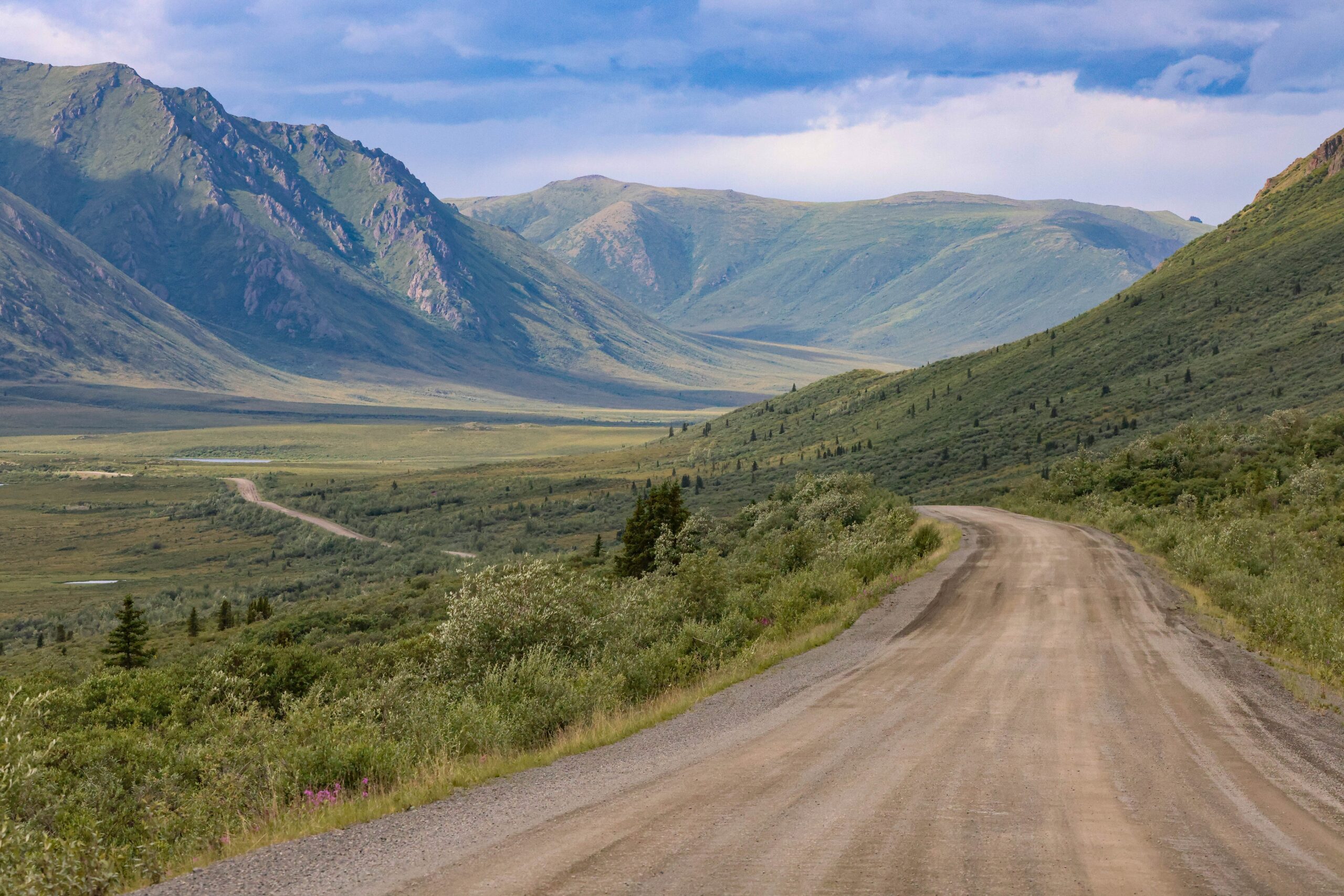 Roadtrip over de Dempster Highway in Yukon door de ruige wildernis