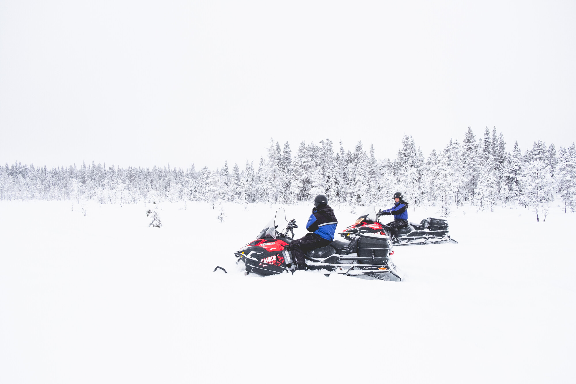 Reizen naar Lapland in de winter sneeuwscootertocht