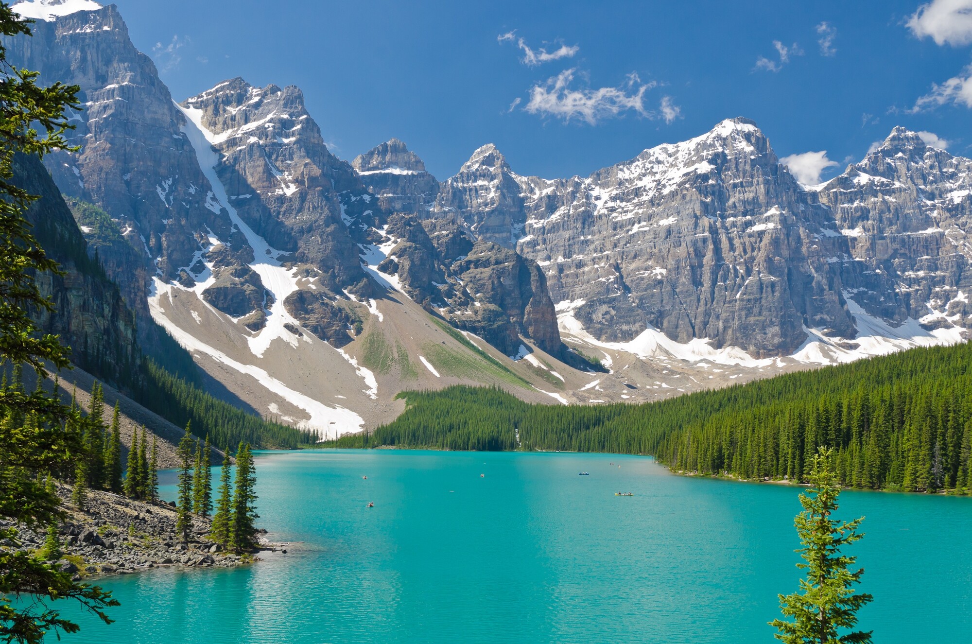 Het turquoise meer Lake Moraine in Banff National Park Canada
