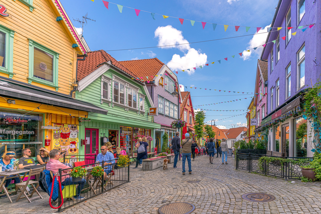 De kleurrijke straat Øvre Holmegate in Stavanger